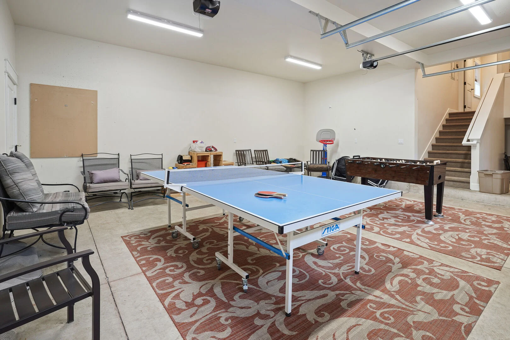 vacation rentals in Bend with game a room